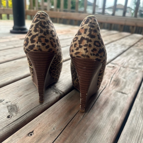 ShoeDazzle leopard print wedge heels - Picture 5 of 5